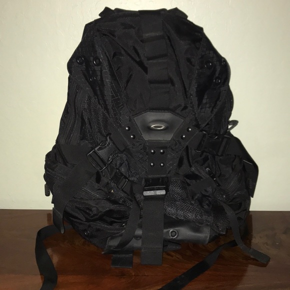 oakley backpacks near me